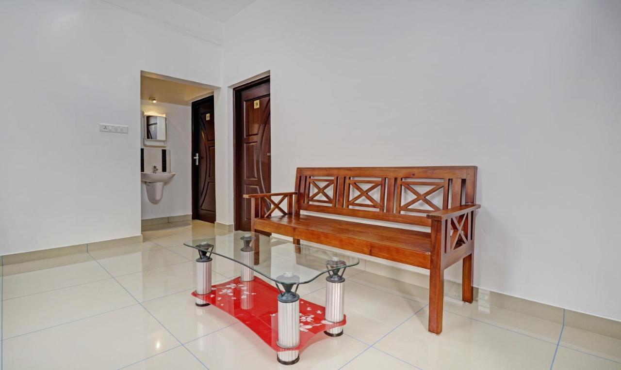 Nirupama,Hotel Aluva 700 Mtr From Aluva Railway Station Alwaye Exterior foto