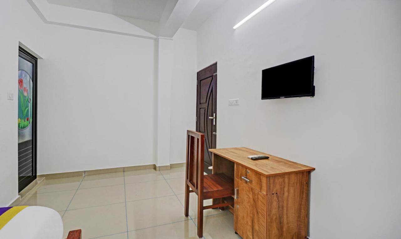 Nirupama,Hotel Aluva 700 Mtr From Aluva Railway Station Alwaye Exterior foto