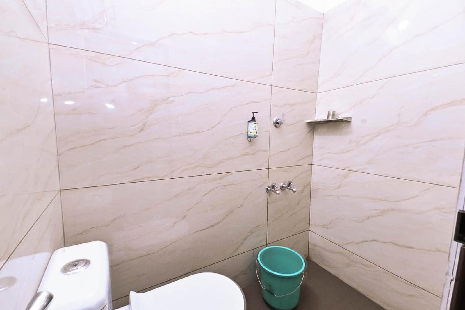 Nirupama,Hotel Aluva 700 Mtr From Aluva Railway Station Alwaye Exterior foto
