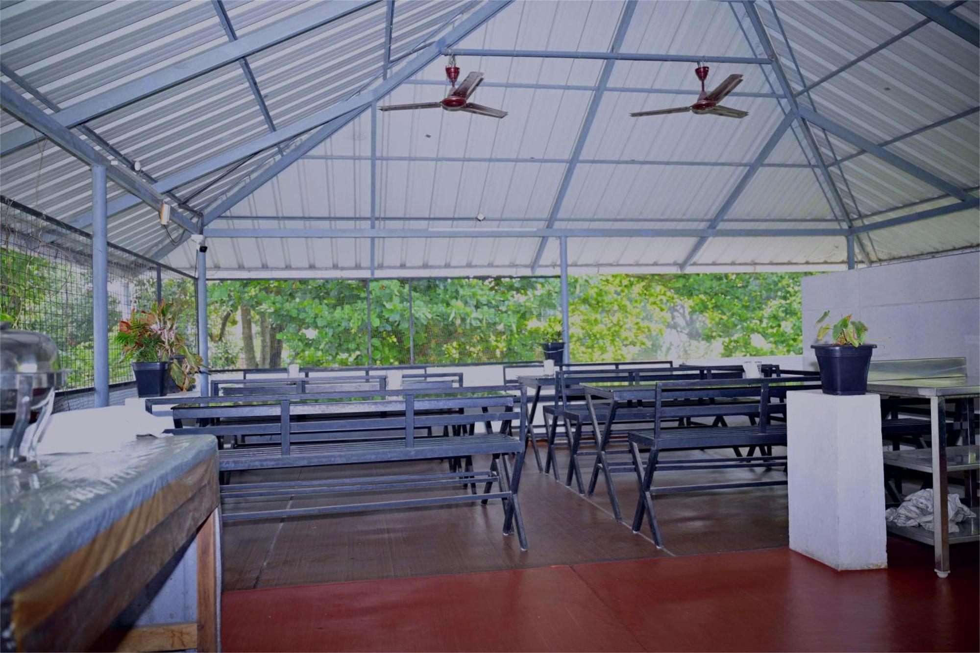 Nirupama,Hotel Aluva 700 Mtr From Aluva Railway Station Alwaye Exterior foto