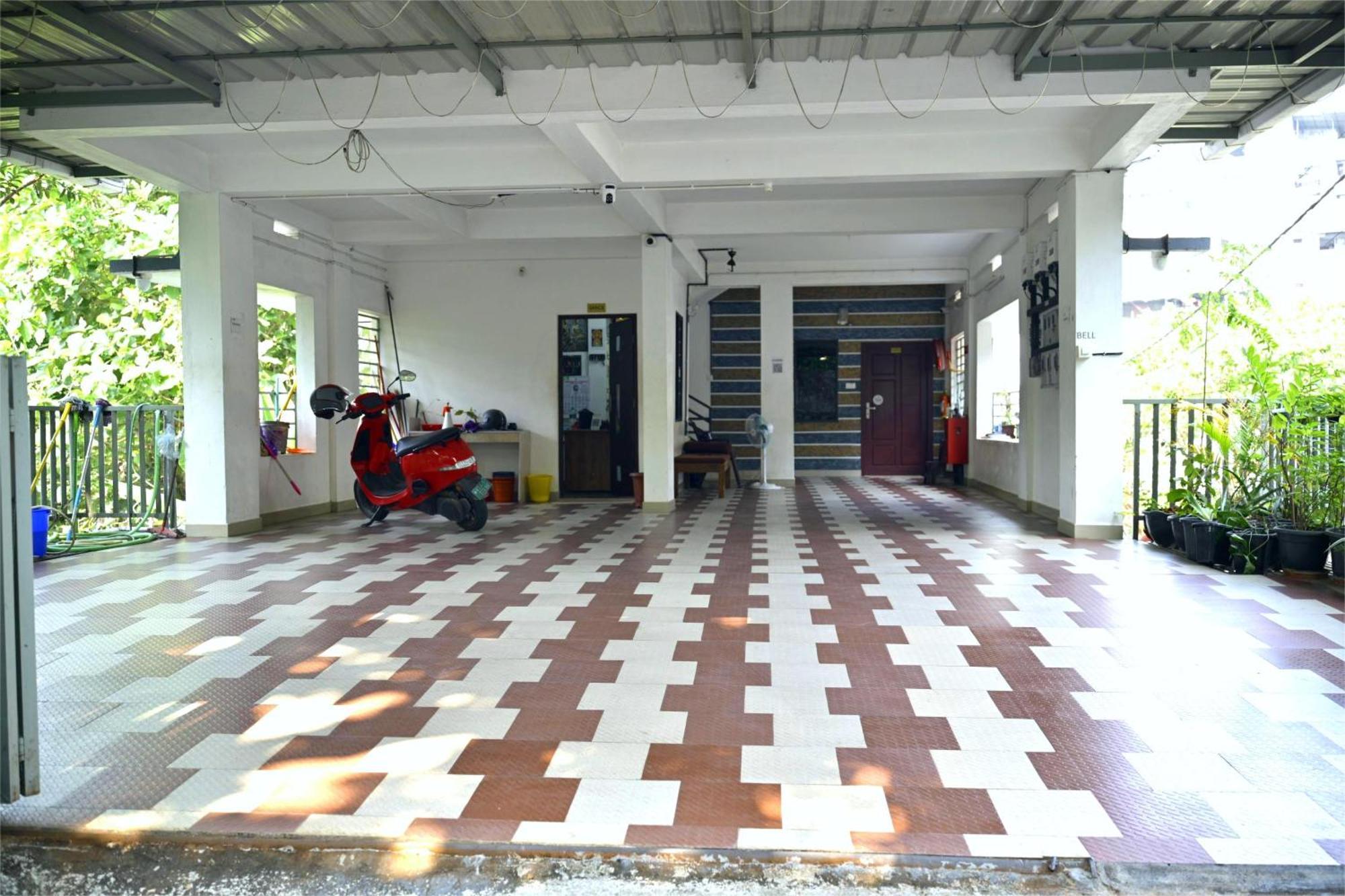 Nirupama,Hotel Aluva 700 Mtr From Aluva Railway Station Alwaye Exterior foto